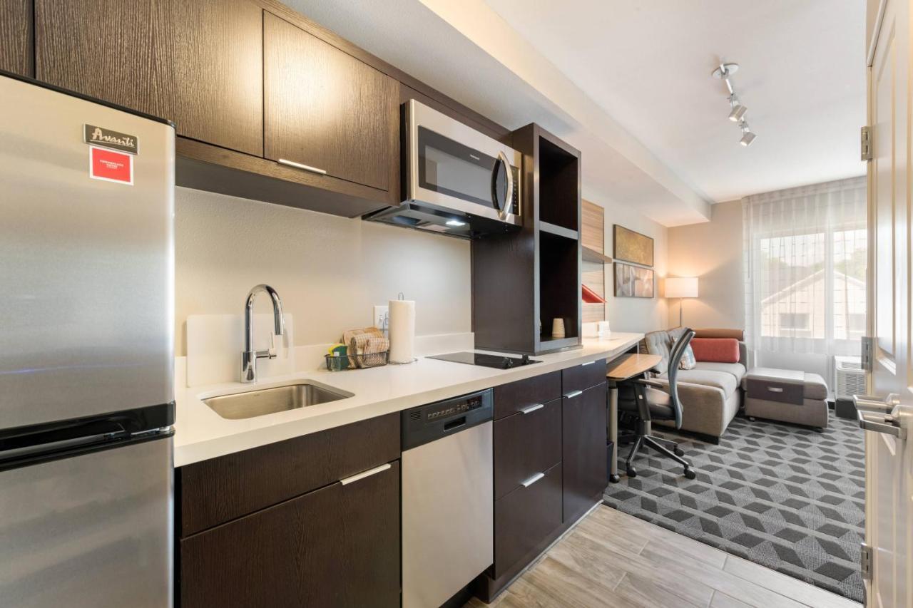 Towneplace Suites By Marriott Greensboro Coliseum Area Exteriör bild