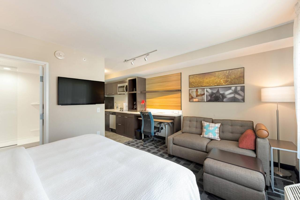 Towneplace Suites By Marriott Greensboro Coliseum Area Exteriör bild