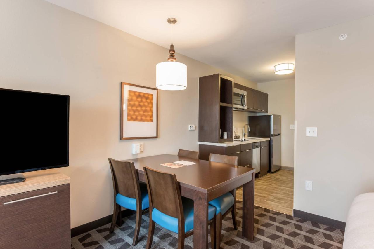 Towneplace Suites By Marriott Greensboro Coliseum Area Exteriör bild