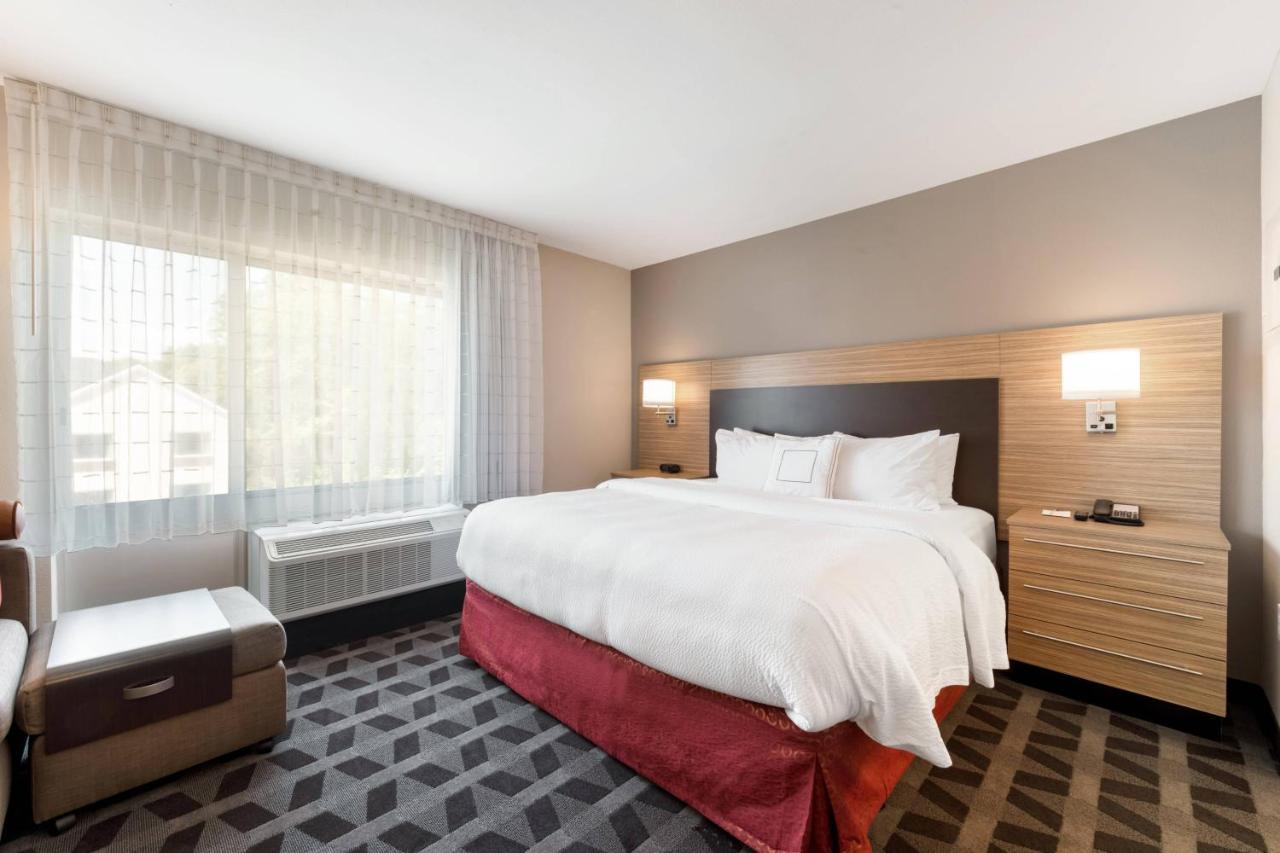 Towneplace Suites By Marriott Greensboro Coliseum Area Exteriör bild