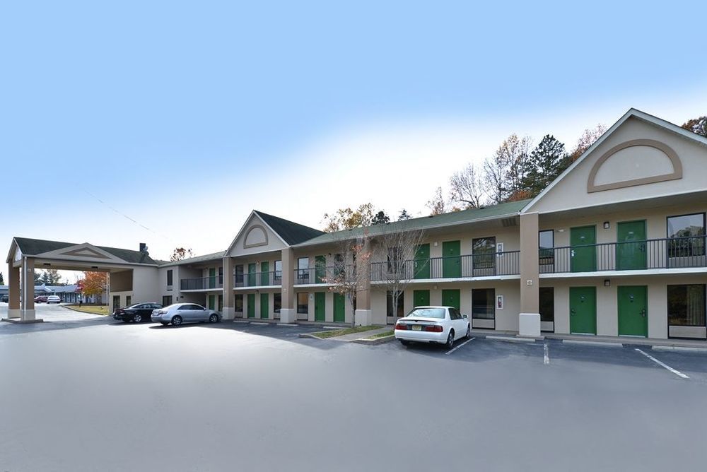 Towneplace Suites By Marriott Greensboro Coliseum Area Exteriör bild